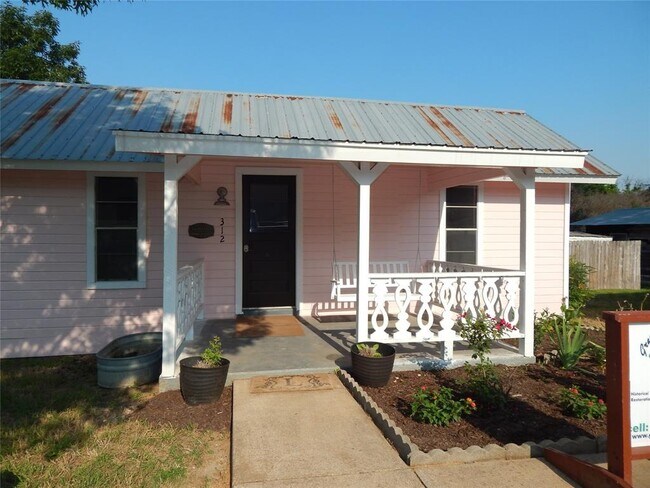 Foto del edificio - 312 S College St