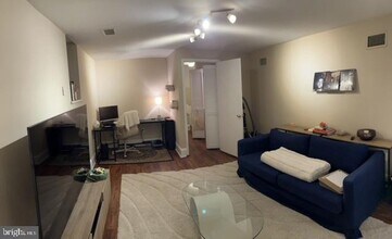 Building Photo - 1906 Fairmount Ave