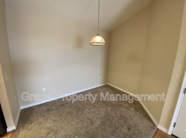 Building Photo - 804 Summer Hawk Dr