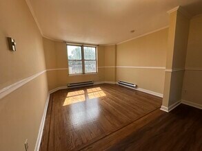 Building Photo - 320 49th St