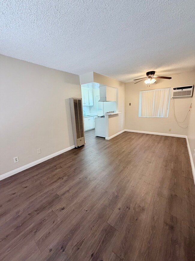Photo - 12414 Dunrobin Ave Apartment