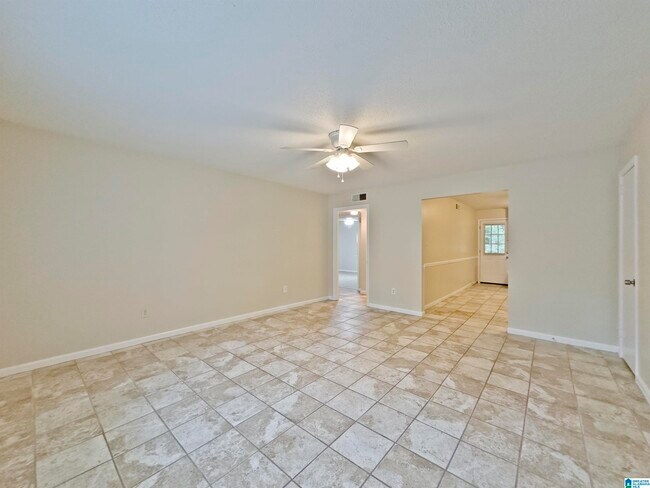 Foto del edificio - 3229 Westbrook Dr
