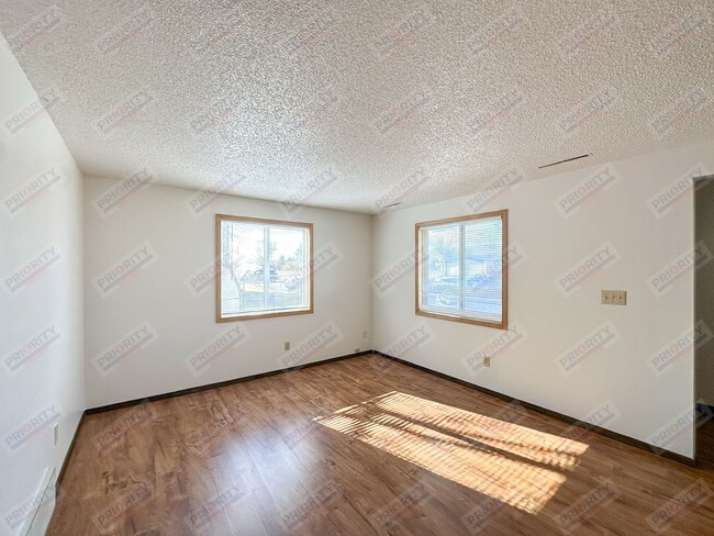 Building Photo - 802 Greenway Dr