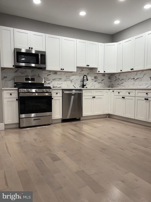 Foto principal - 2840 W Girard Ave