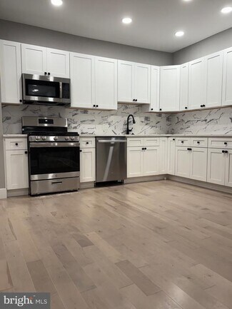 Building Photo - 2840 W Girard Ave