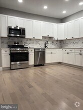 Building Photo - 2840 W Girard Ave