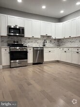 Building Photo - 2840 W Girard Ave