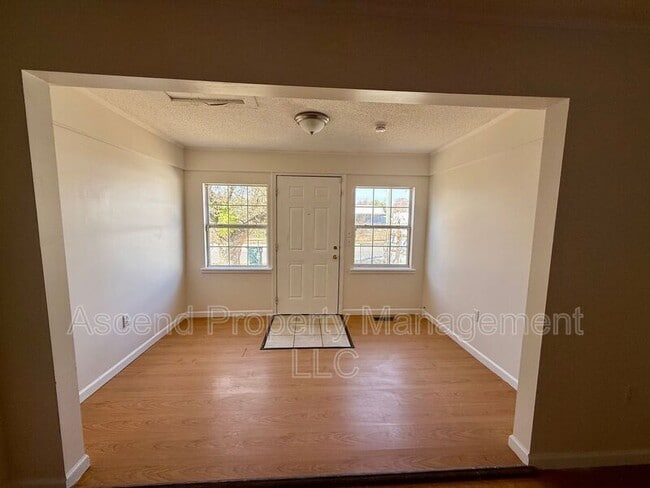 Building Photo - 3208 Dodds Ave