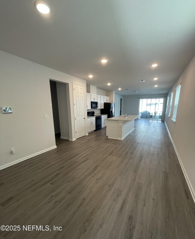 Foto del edificio - 7201 Red Timber Rd