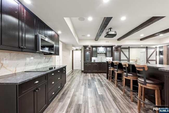 Building Photo - 19 Adams St