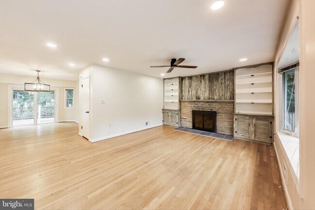 Building Photo - 6107 Parkway Dr