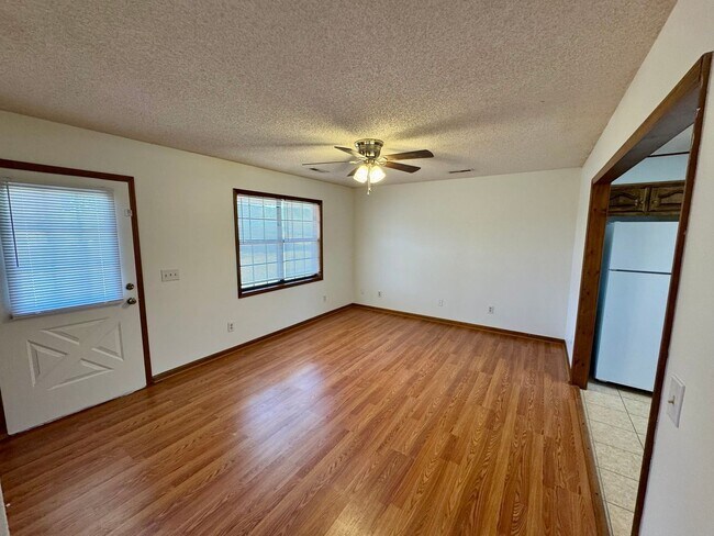 Foto del edificio - 424 W Woodland Rd