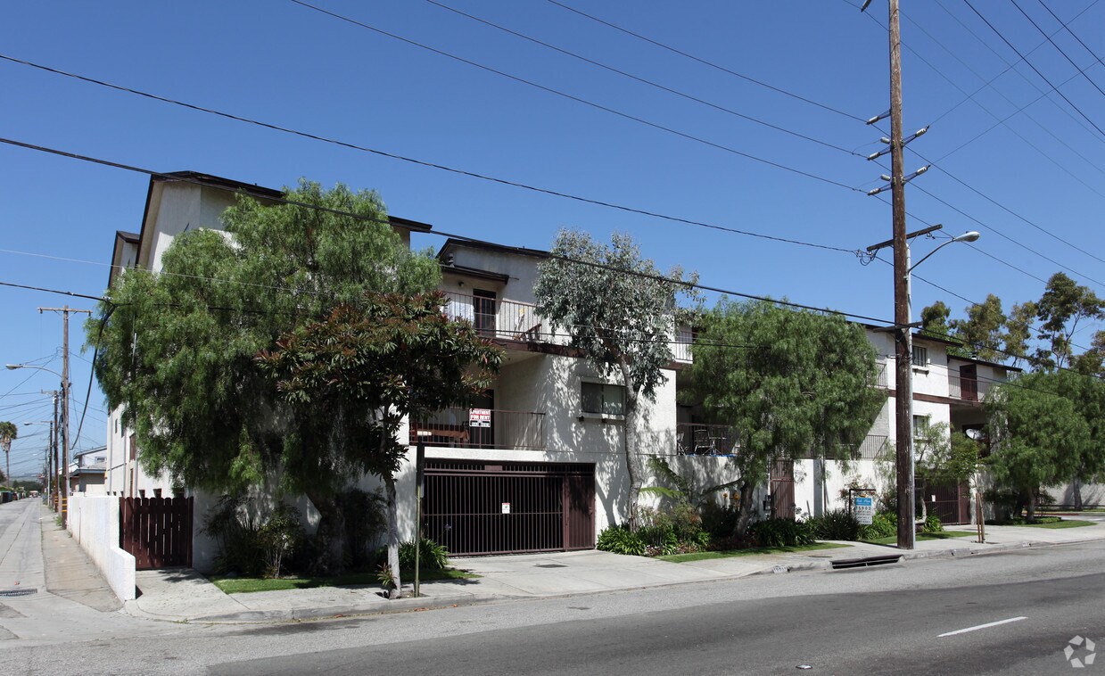 Primary Photo - 15903 Prairie Ave