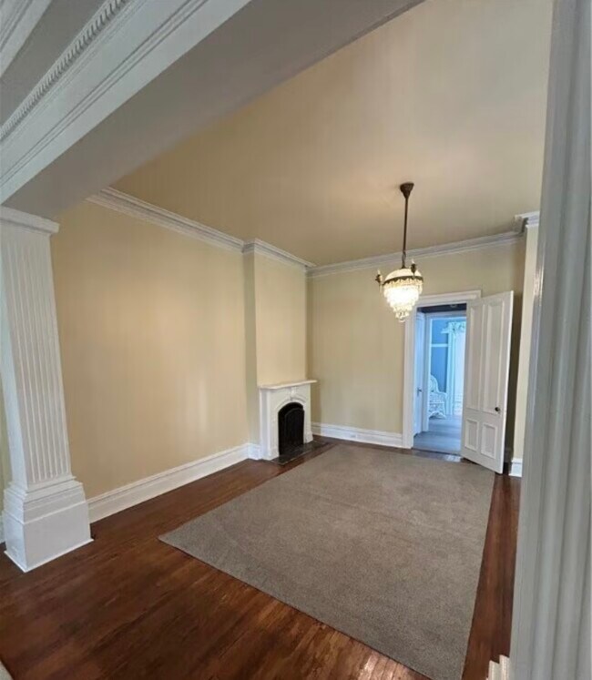 1A Sala de estarc - 401 Maple Ave Utilities Included