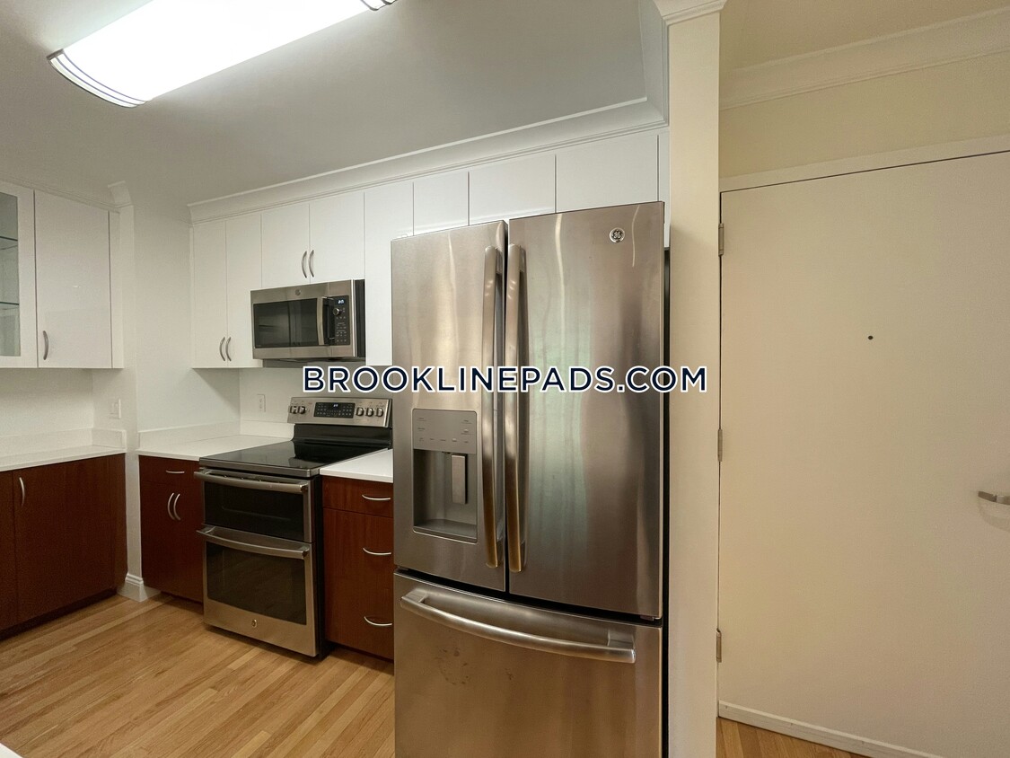 Primary Photo - 1443 Beacon St