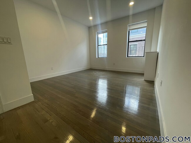 Building Photo - 11 Queensberry St