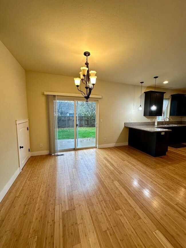 Foto del edificio - Well-Maintained Three Bedroom Home in North Salem