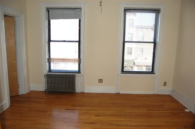 Building Photo - 504 Washington St