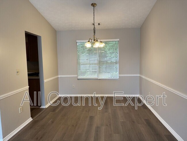 Building Photo - 7156 Lone Oak Way