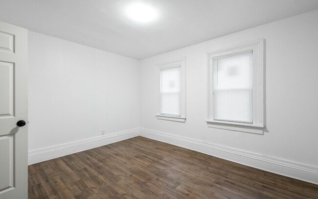 Foto del edificio - 1361 E 45th St