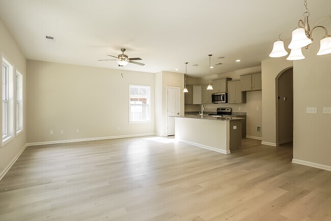 Foto del edificio - 446 Bainbridge Dr