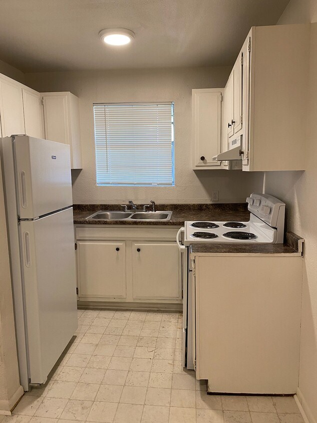 Foto principal - 4348 Sullivan St