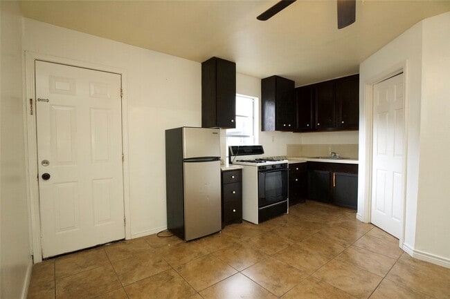 Building Photo - 6741 Ave E