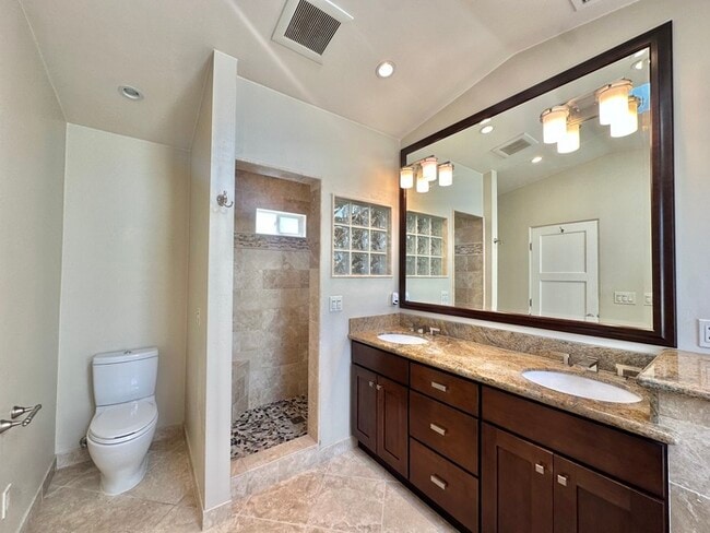 Building Photo - Meticulously Upgraded Single Family Home P...