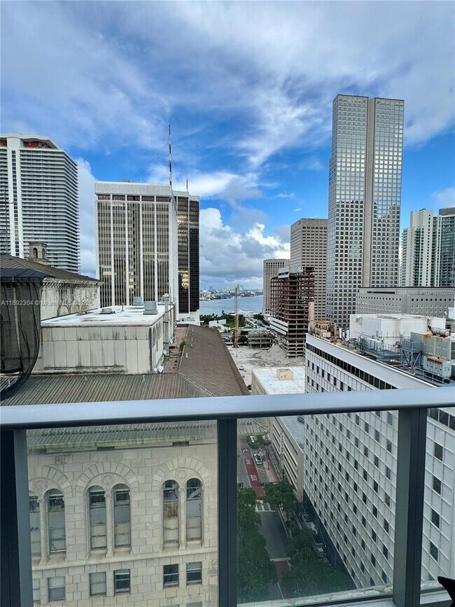 Foto del edificio - 151 SE 1st St