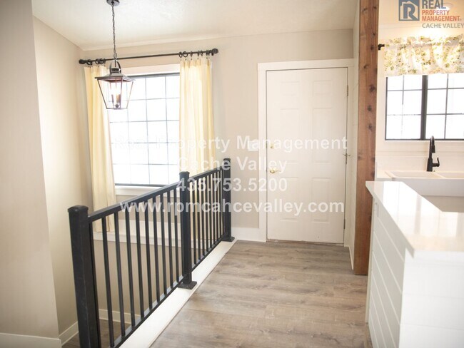Building Photo - Stunning 4 br. newly remodeled home located on the East Bench of Logan!