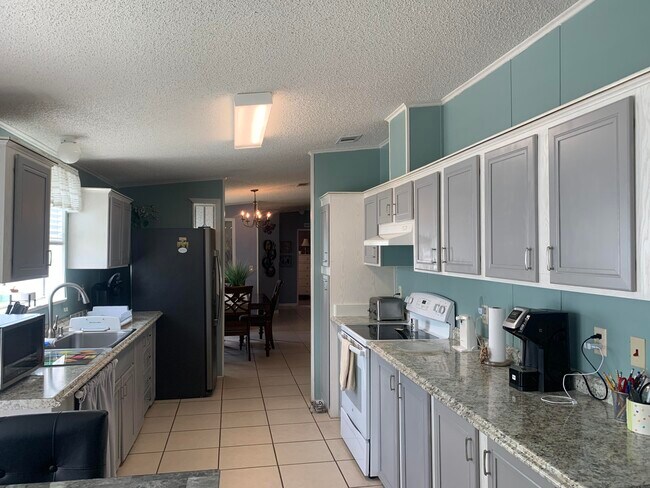 Foto del edificio - 6631 Spanish Lakes Blvd