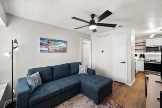 Building Photo - 1700 Crestpoint Dr