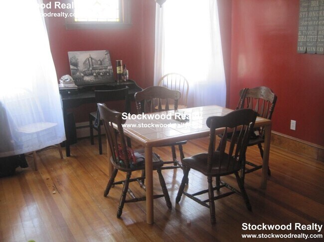 Building Photo - 16 Crescent Ave