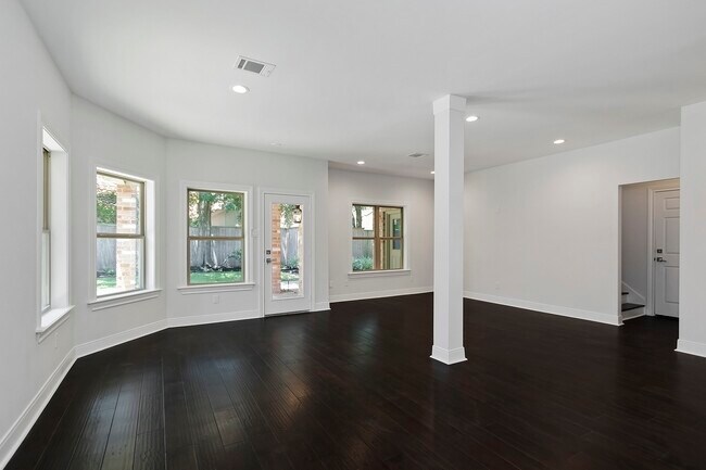 Foto del edificio - 810 Herdsman Dr