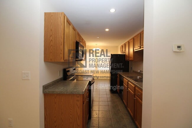 Building Photo - 2 Waverly Dr