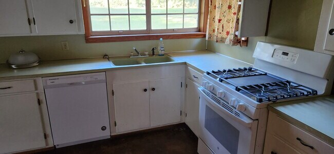 Foto del edificio - 30610 LA-9