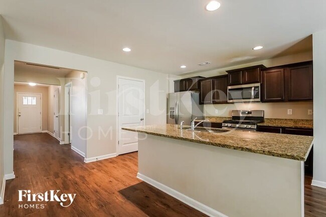 Foto del edificio - 4631 Woodford Cir