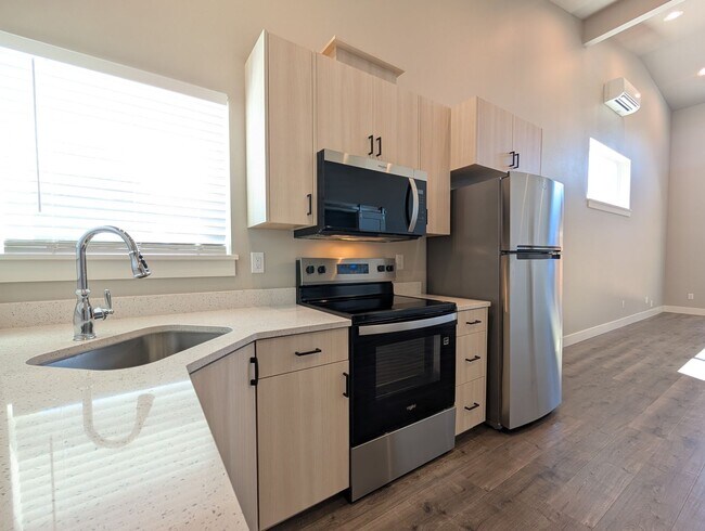 Foto del edificio - Brand new 2 bed/1 bath detached home
