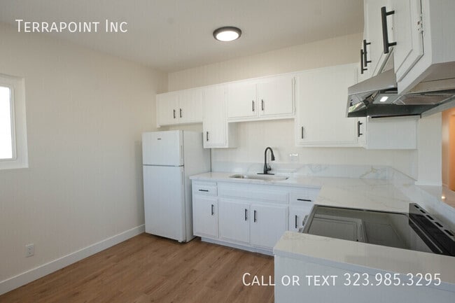 Building Photo - 825 W 167th St