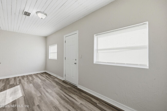 Building Photo - 2002 St Clair St