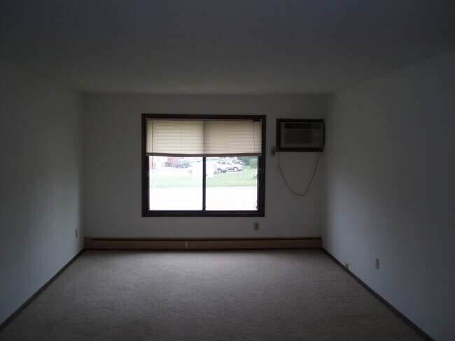 Foto del edificio - 205 Industrial Dr