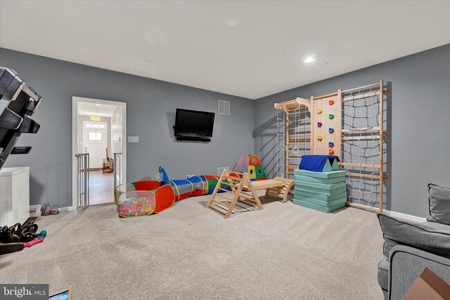 Building Photo - 7650 Lyndon Ct