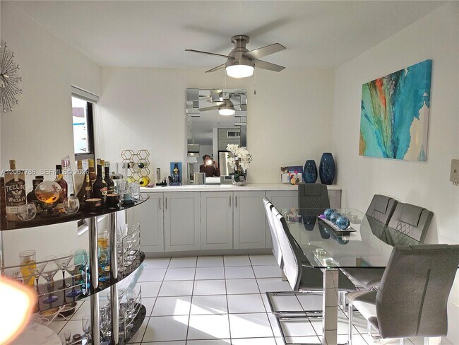 Foto del edificio - 540 NW 99th Pl