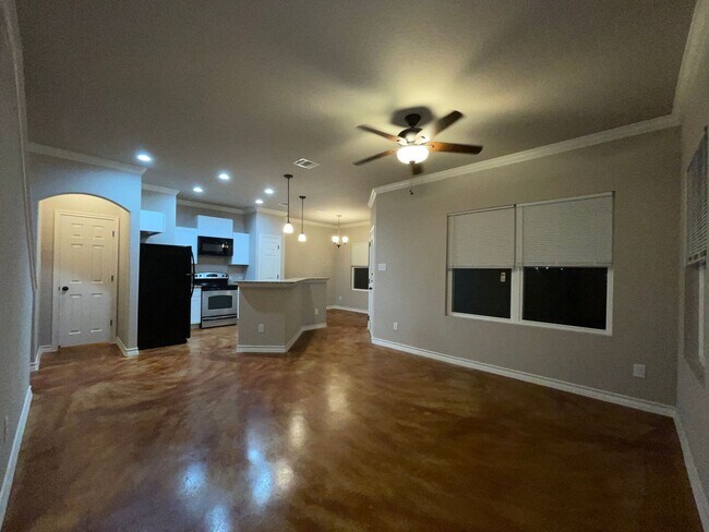 Building Photo - Town home for rent