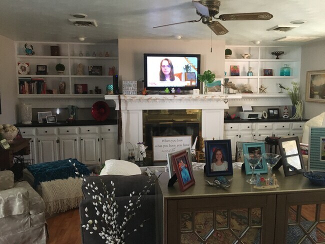 Great Room - 728 Etheridge Rd