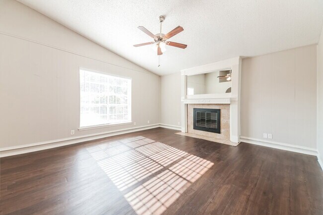 Building Photo - 2021 Glenbrook Meadows Dr