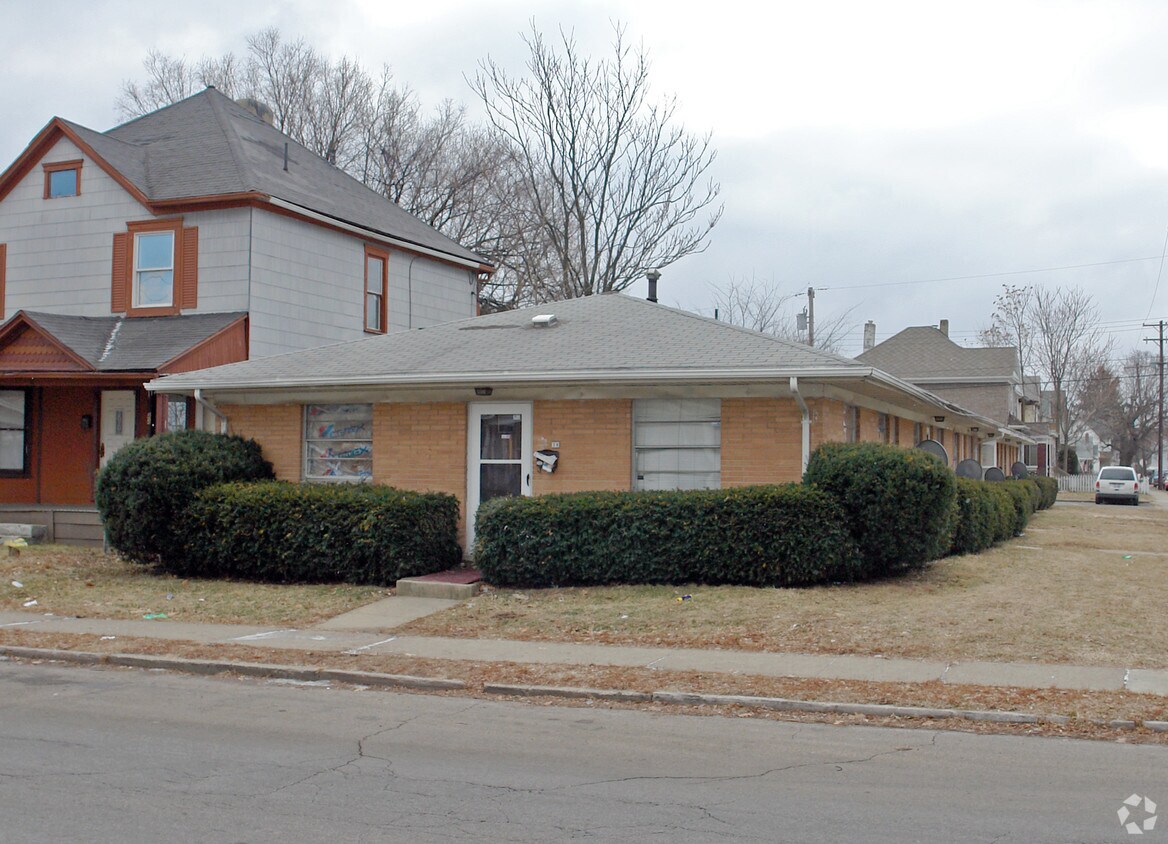 Primary Photo - 38 Burkhardt Ave