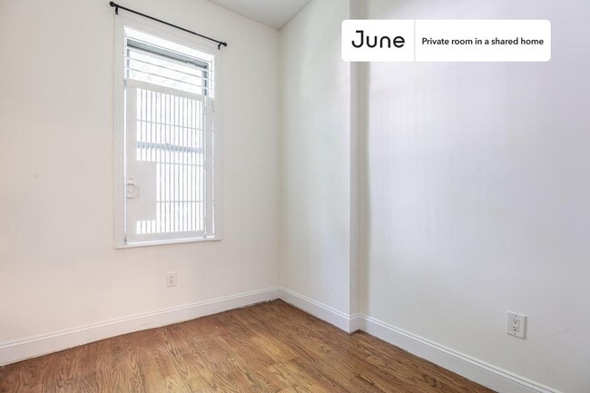 Foto del edificio - Room in Shared 4 bed/1 bath home