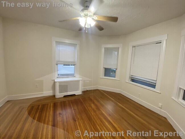 Foto del edificio - 1028 Fellsway