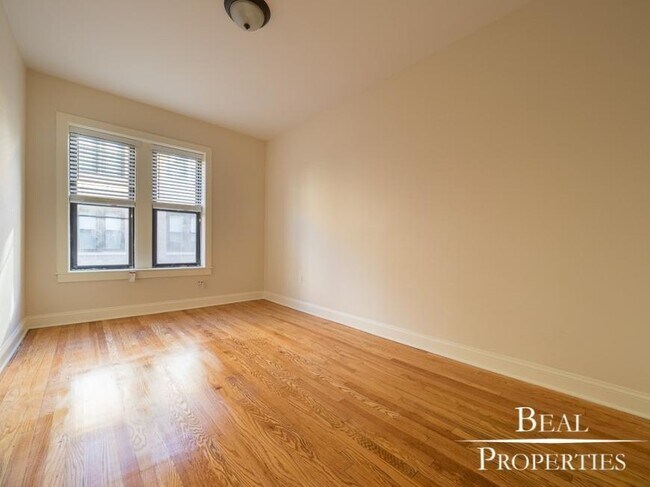 Foto del edificio - 1 bedroom in CHICAGO IL 60613